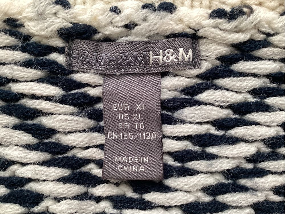 Светр H&M, XL. Свитер под шею. 85% поліестер 15% шерсть.