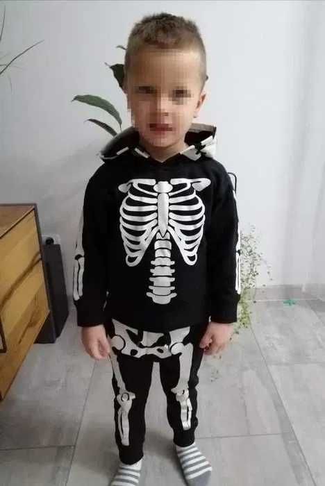 modny wygodny dziecięcy dres szkielet H&M 134-140