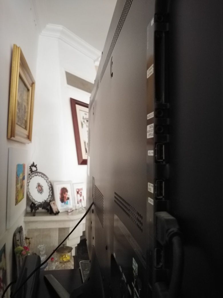 Vendo televisão de samsung modelo 2009 c8000 (3d tv) 3d com 1 óculos
