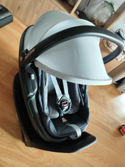 Fotelik samochodowy Maxi-Cosi Coral 360 + baza Familyfix 3