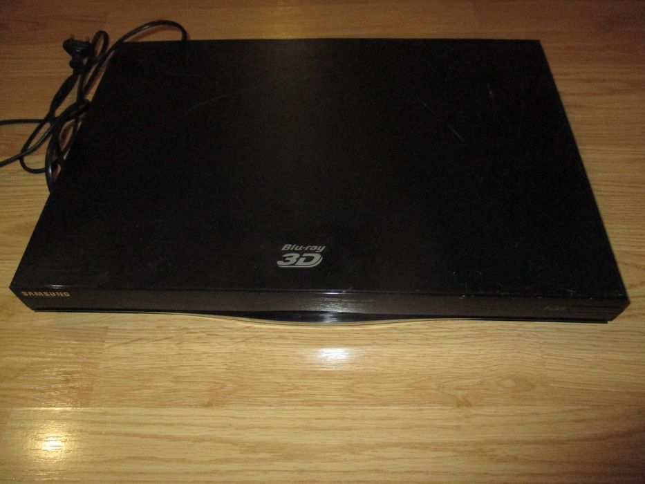 Топовий Samsung BD-E8300N  з ТВ- тюнером DVB-C, DVB-T2