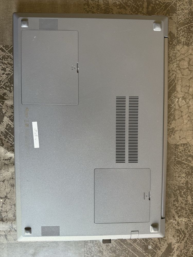 Portátil Samsung Book 550xDA
