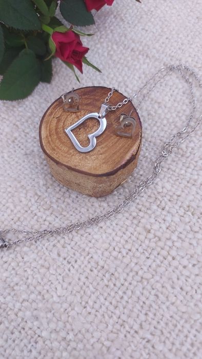 Conjunto de colar e brincos de aço inoxidável prateado com coração