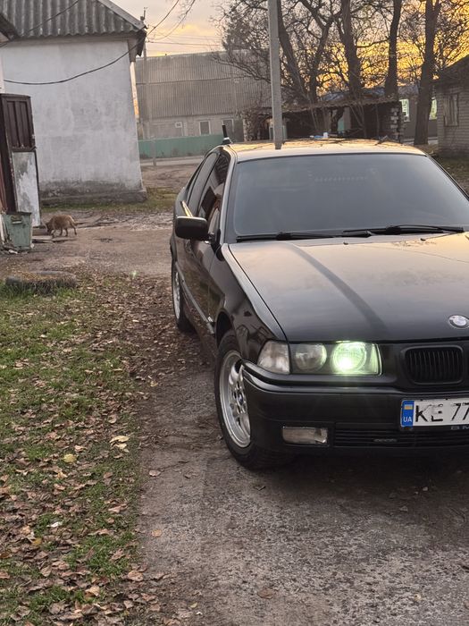 Продам БМВ 3 серія 2,0 мотр м52