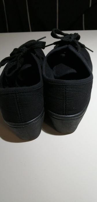 Calçado ténis pretos