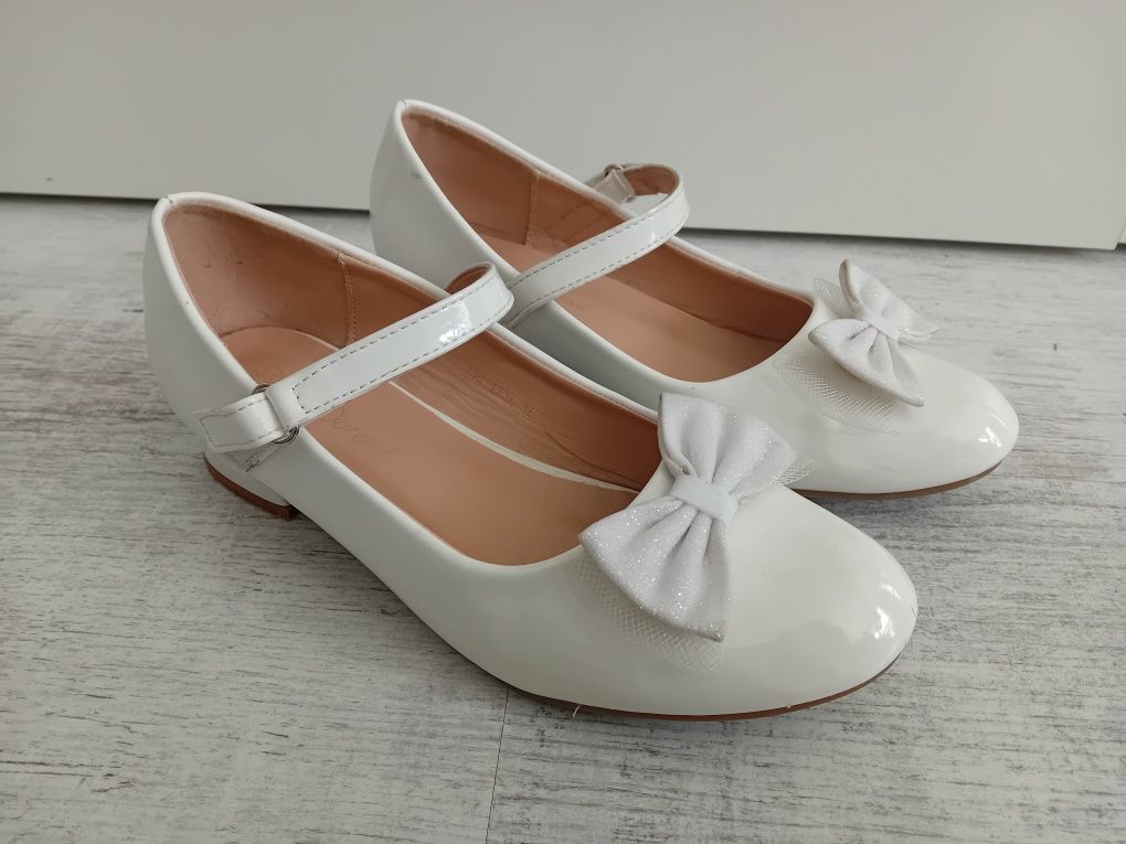 Buty komunijne białe lakierki
