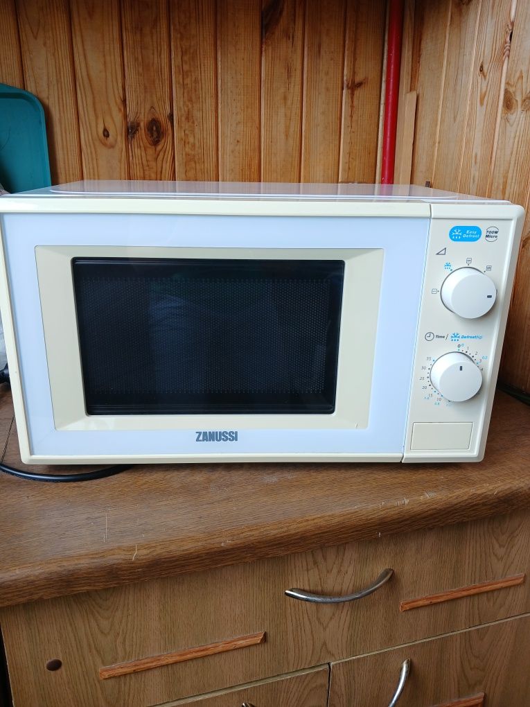 Продам мікрохвильову  піч