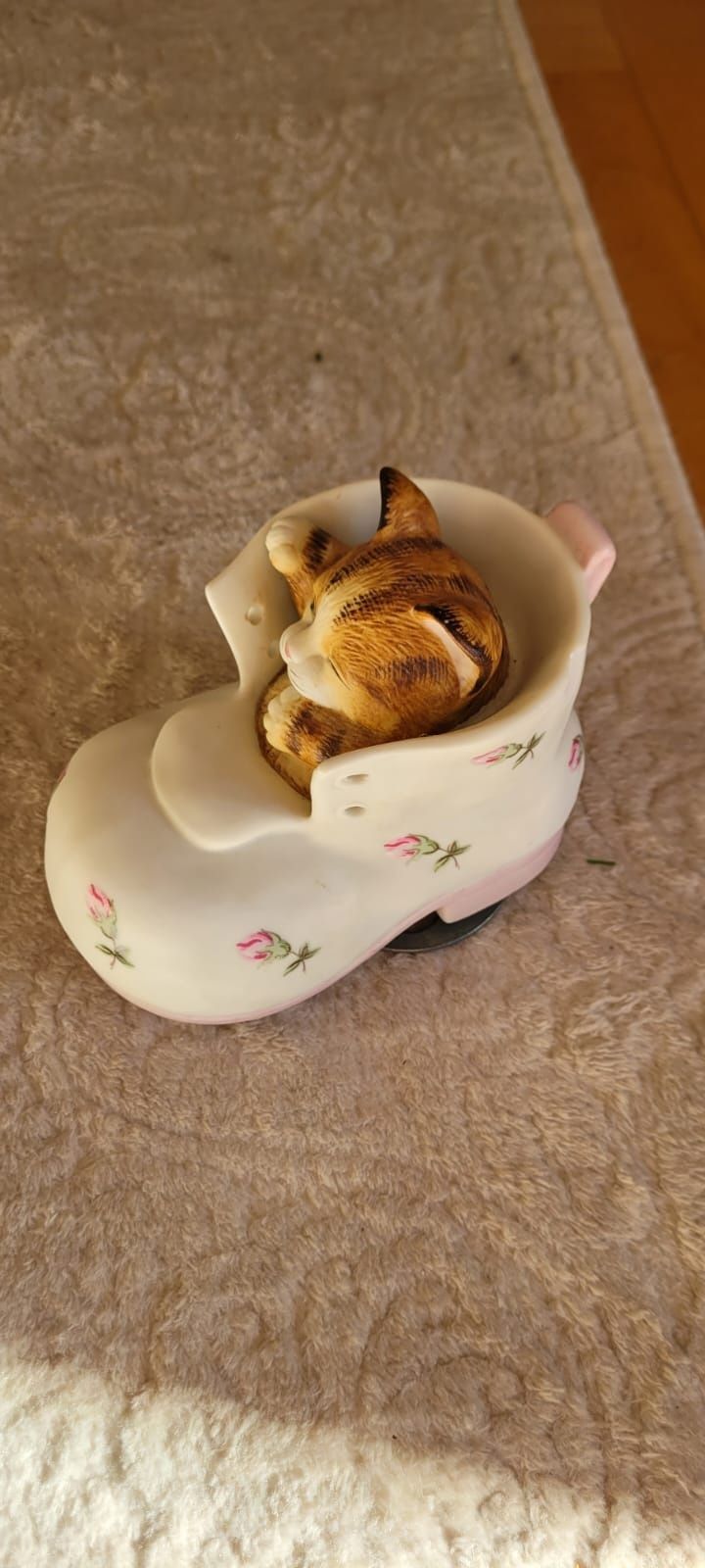Pozytywka z kotkiem ceramiczna grająca melodię kotem, kołysanka