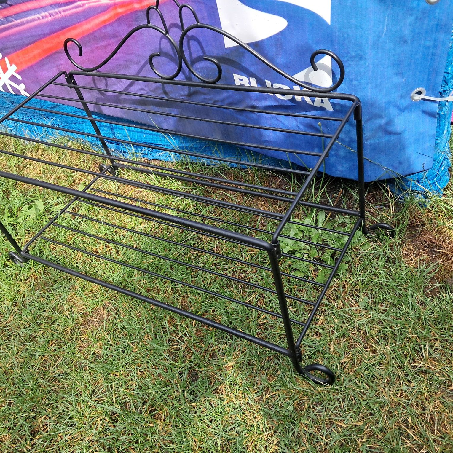 Sprzedam półkę na buty metalową  60 x 30 i  wys.30 cm