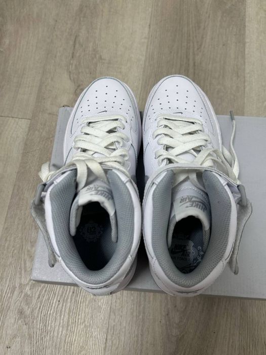 Продам nike air force 1 mid