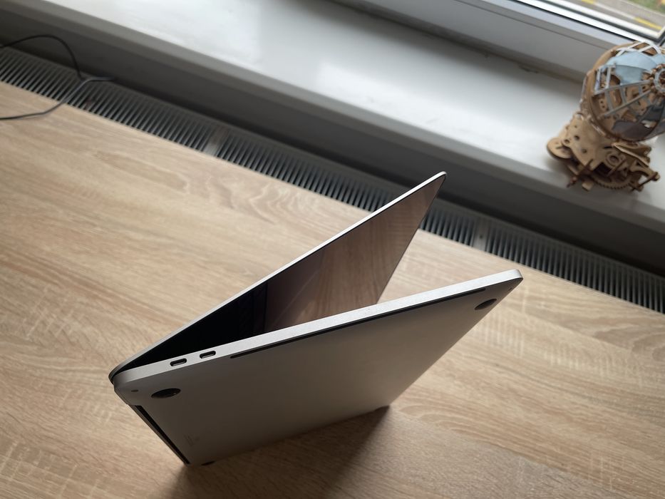 MacBook Pro 16 2019p Intel® i9_1000gbSSD_32gb RAM_ідеальний_222 цикли