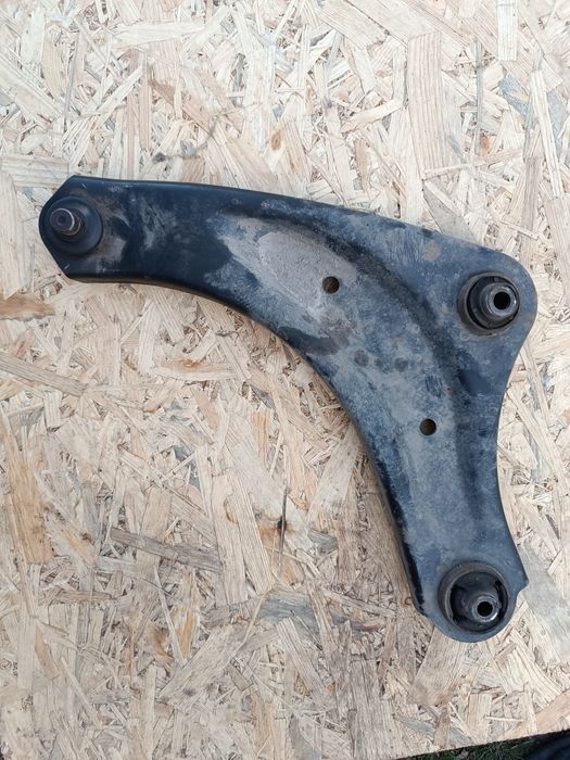 Ричаг важіль nissan leaf 2010-2017 лівий