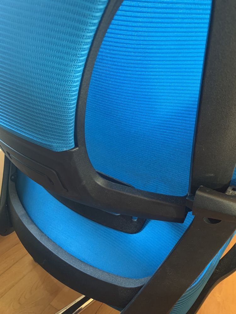 Fotel obrotowy niebieski