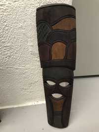 Máscara em madeira Moçambicana