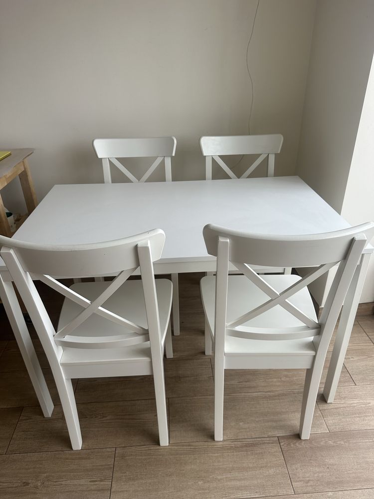 Mesa Extensiva c/ 4 cadeiras - Ikea - Excelente estado
