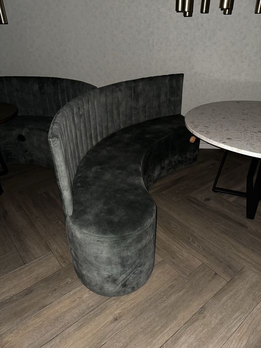 Mesas e sofas como novos