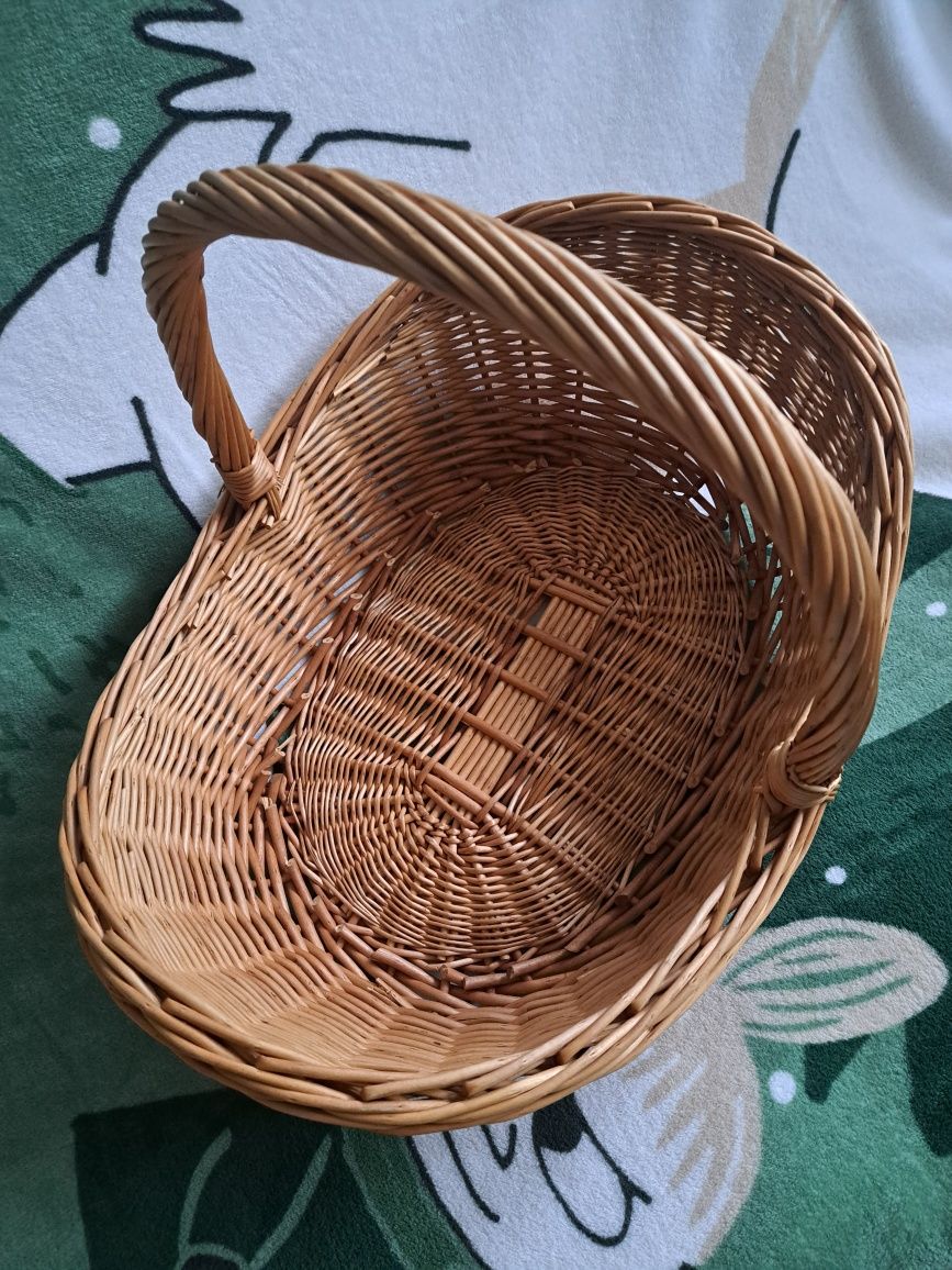 Duży kosz wiklina z wikliny naturalny