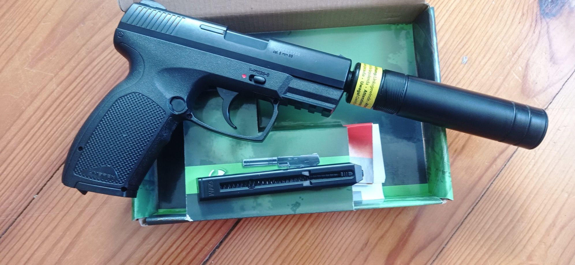 Pistola CO2 Airsoft Nova c/ silenciador