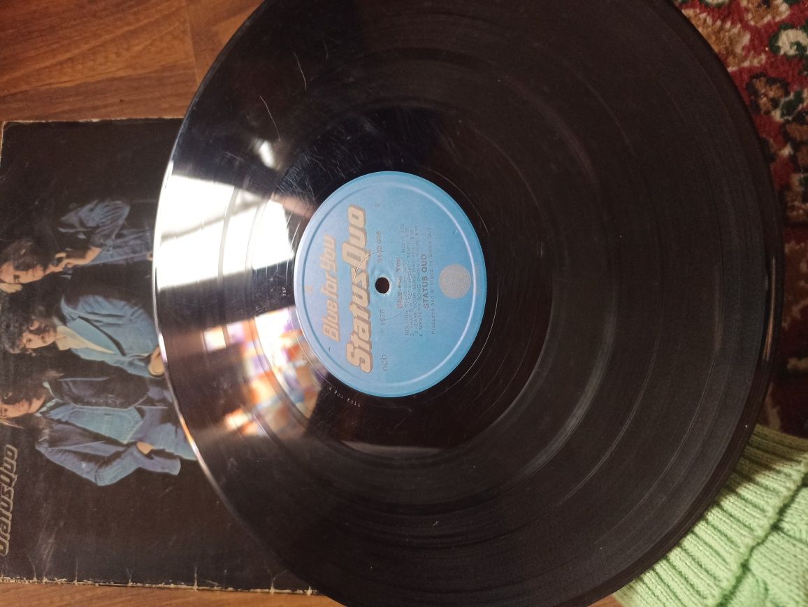 Winyl Status Quo Blue for you