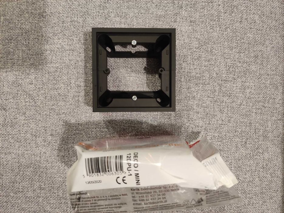 Puszka natynkowa Karlik Deco/Mini czarna mat, 12DPU-1