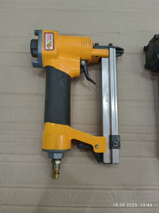 Степлер пневматический