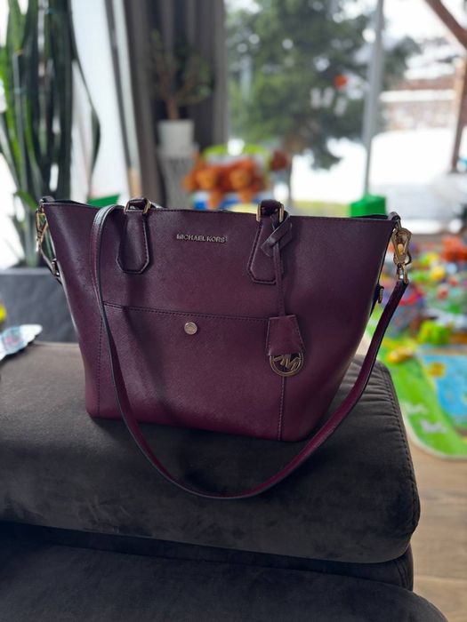 Продается сумка Michael Kors