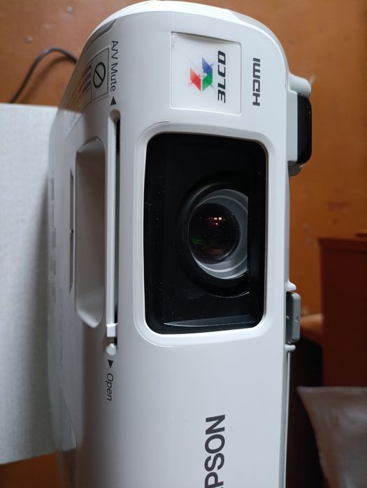 Мультимедійний проектор Epson EB-98H