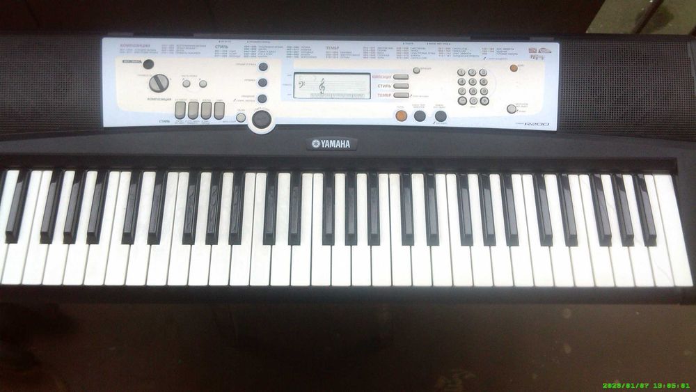синтезатор Yamaha PSR-R200