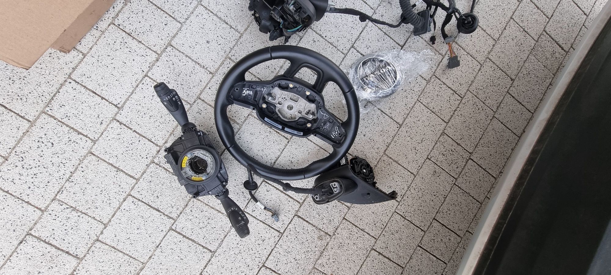 Kierownica Volvo xc40 + monetka PRZEŁĄCZNIK +znaczek