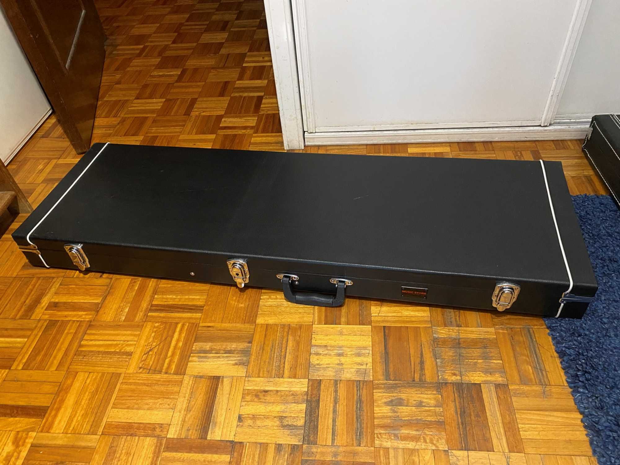 baixo Yamaha 4 cordas