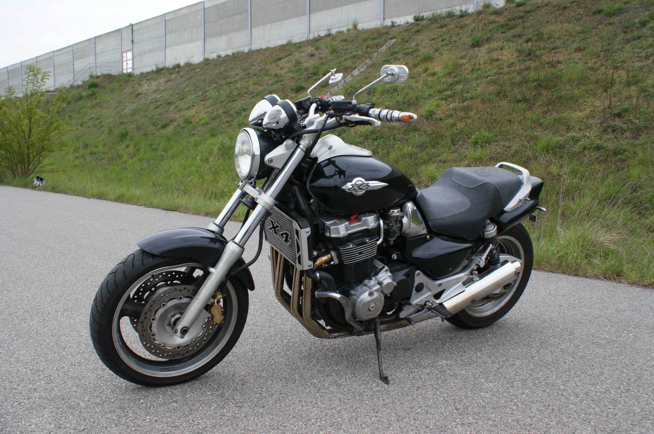 Honda x4 1300 CB SC38