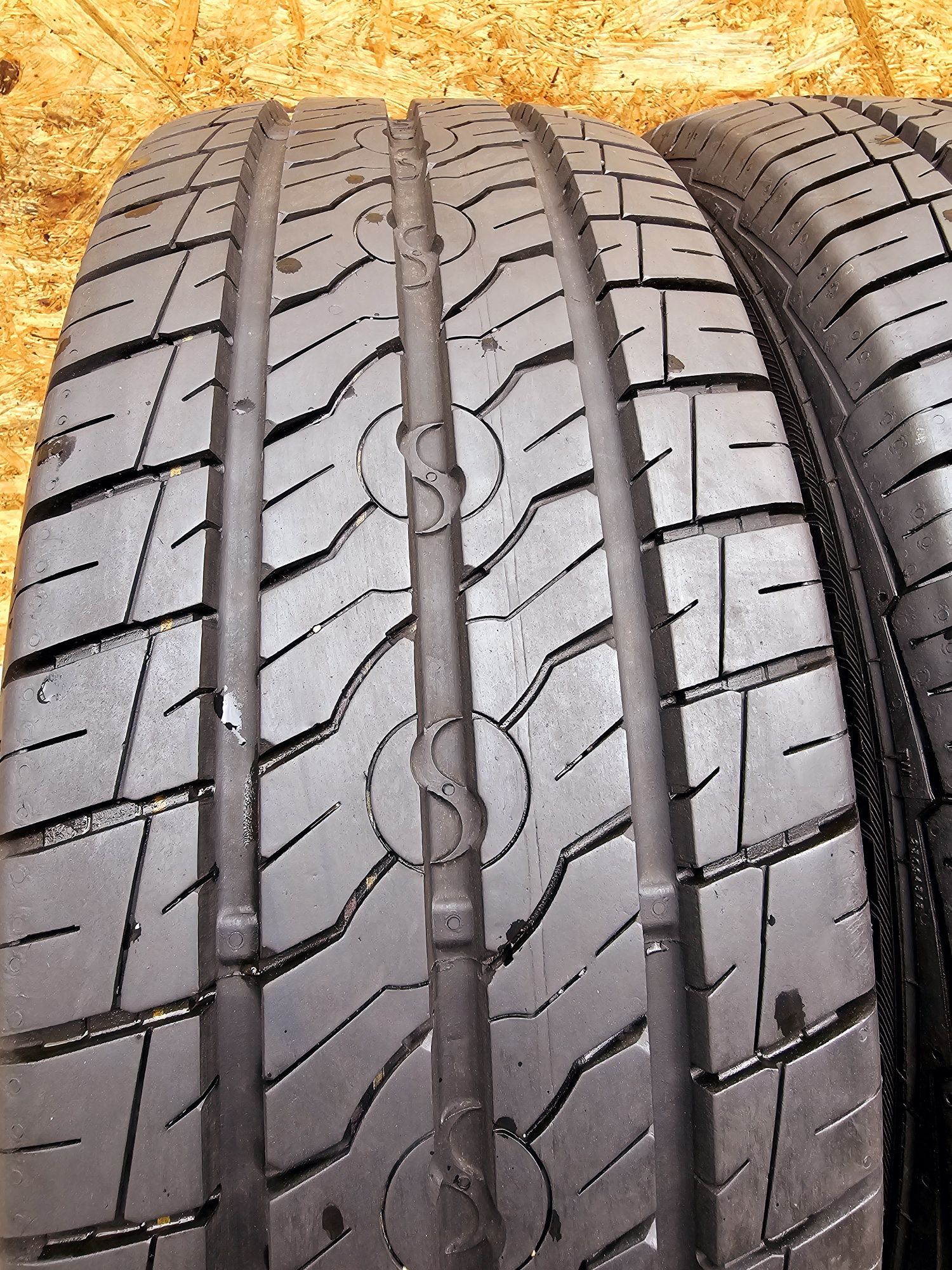 Idealne!!  2022rok!!  215/65 r16C Semperit Van-Life 2.  9mm