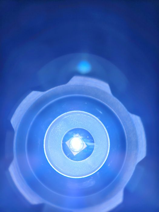 Lanterna compacta, leve e potência máxima