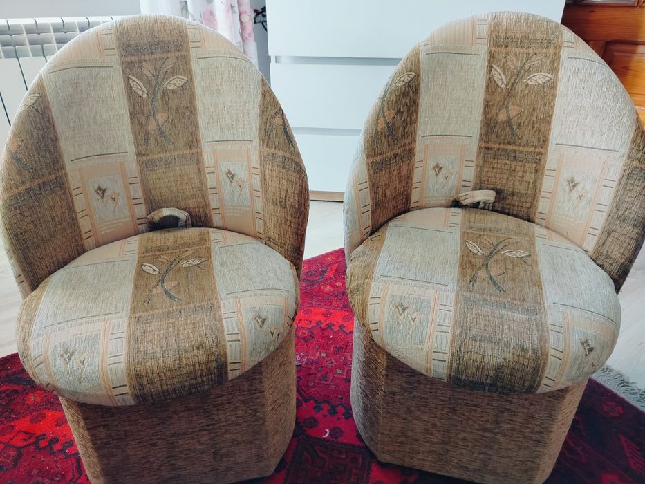 Sprzedam 2 pufy z oparciem