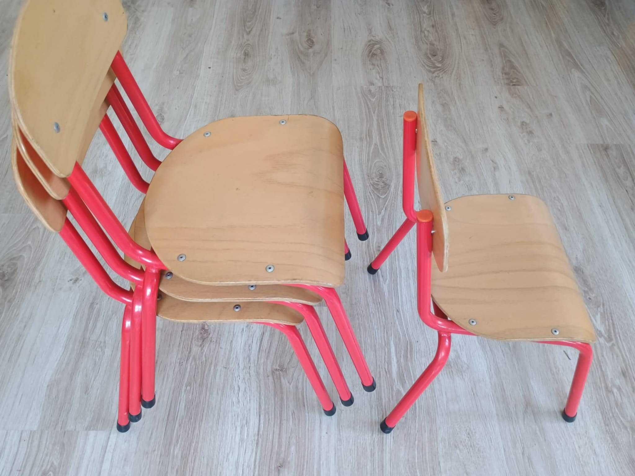 Krzesełka przedszkolne różnej wielkości