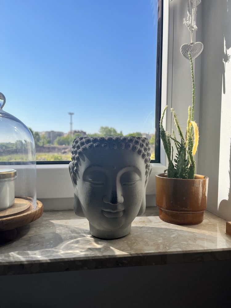 Doniczka oslonka betonowa głowa Budda Buddha