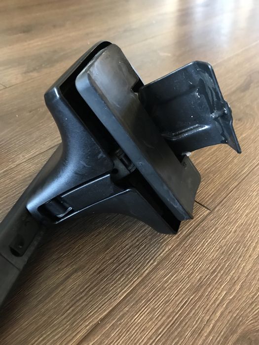 Bagażnik dachowy Thule.