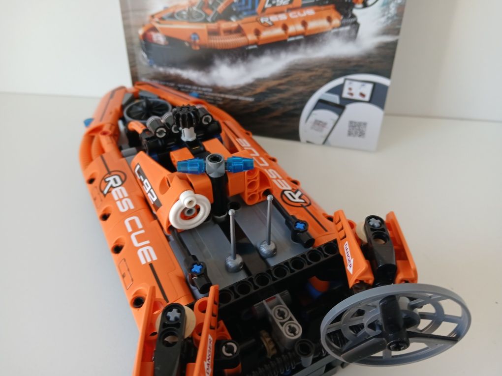 LEGO Technic 42120 - Poduszkowiec ratowniczy