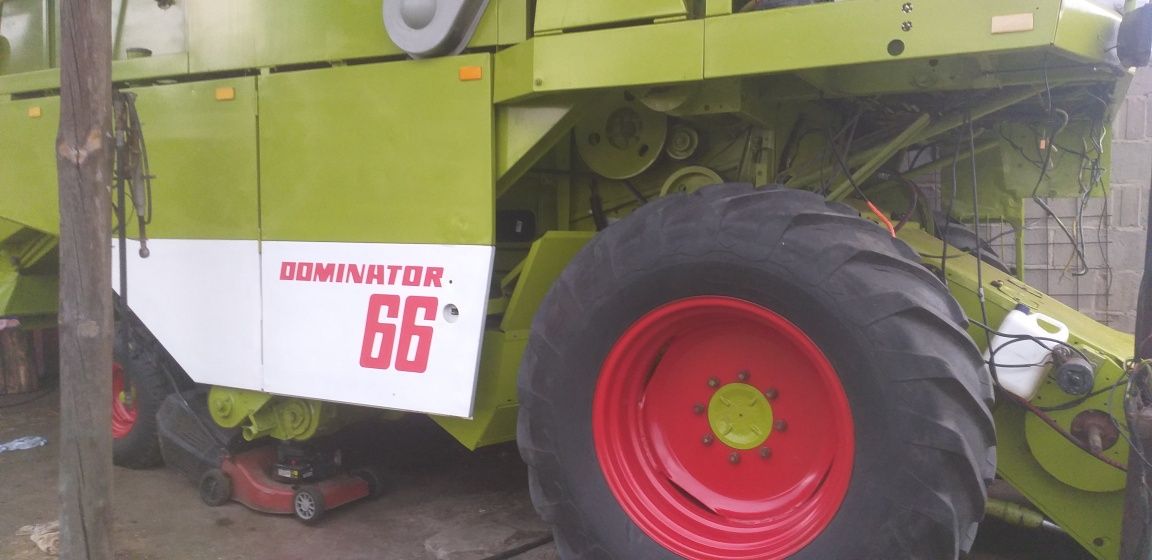 Claas Dominator 66