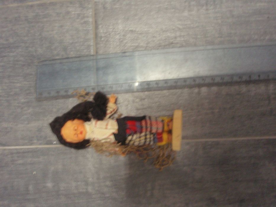 bonecos e bonecas antigos