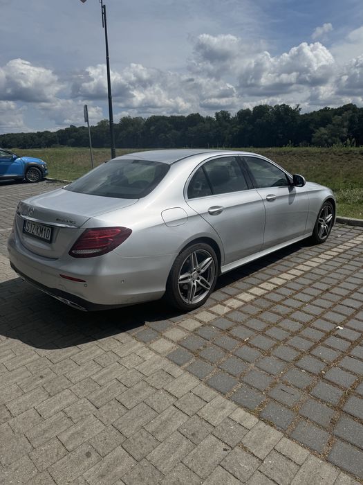 Mercedes-Benz Klasa E 220 d T 9G-TRONIC AMG Line