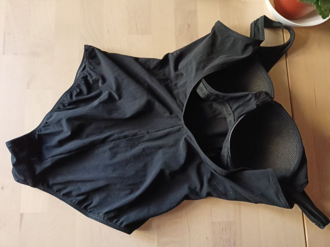 Czarny kostium strój kąpielowy jednoczęściowy slim Triumph L 40 D