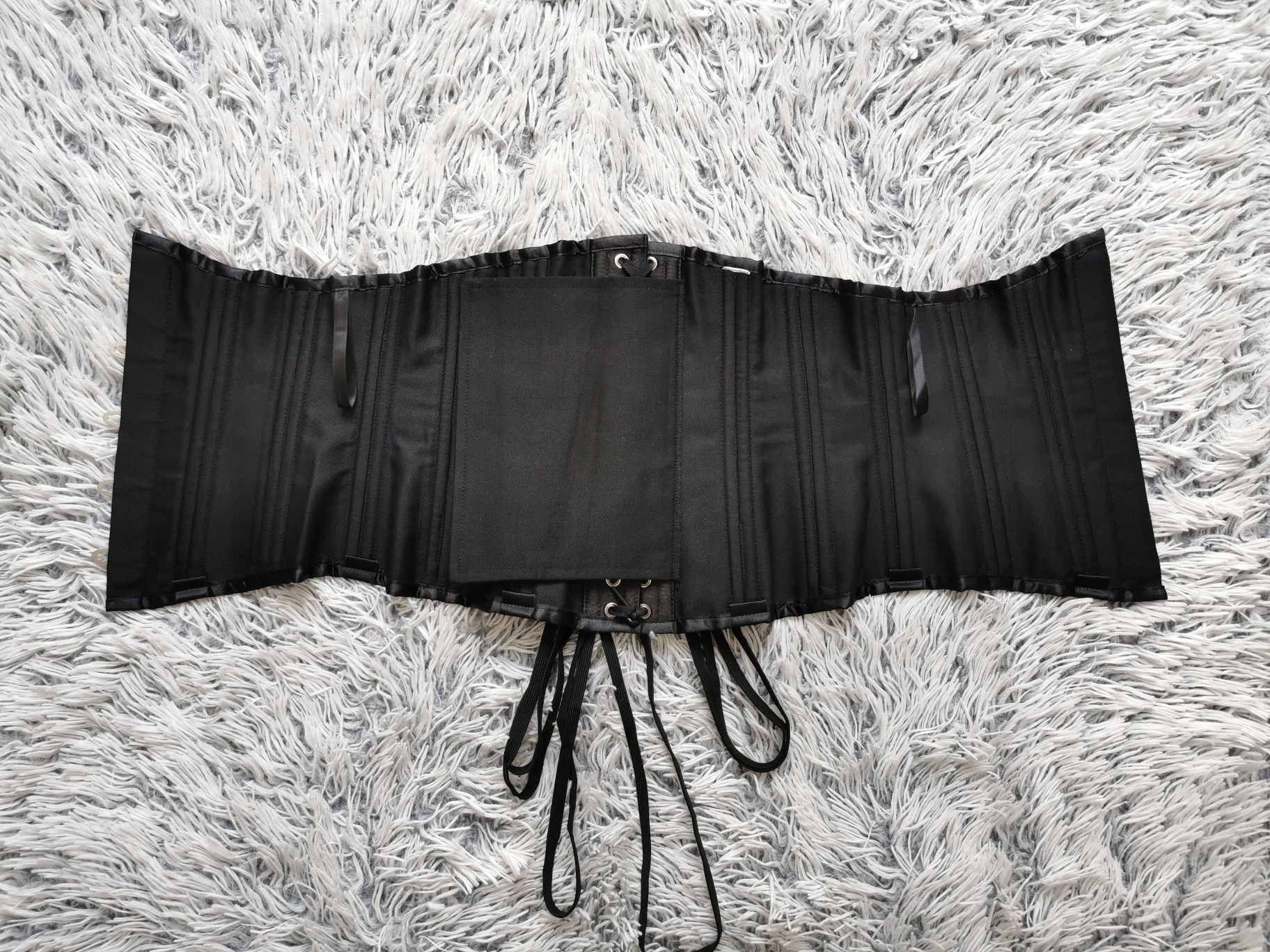 Gorset w stylu gotyckim