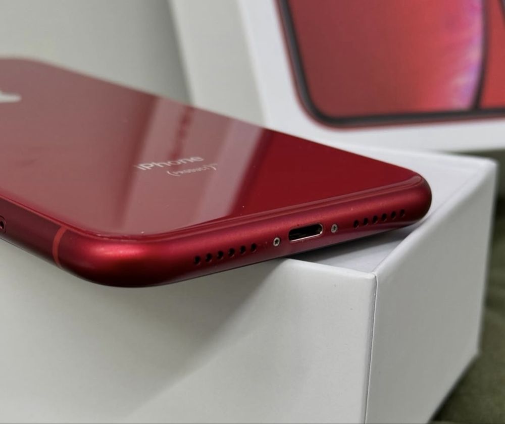 iPhone Xr 64gb в червоному кольорі