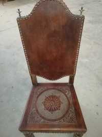 Cadeiras antigas bem conservadas