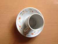 Chávena e pires em porcelana antigos, made in china,estão em excelente