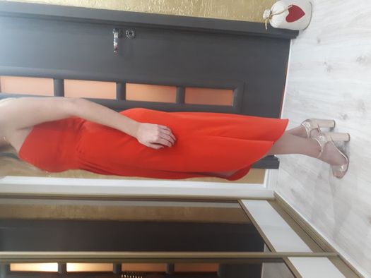 Piękna czerwona sukienka