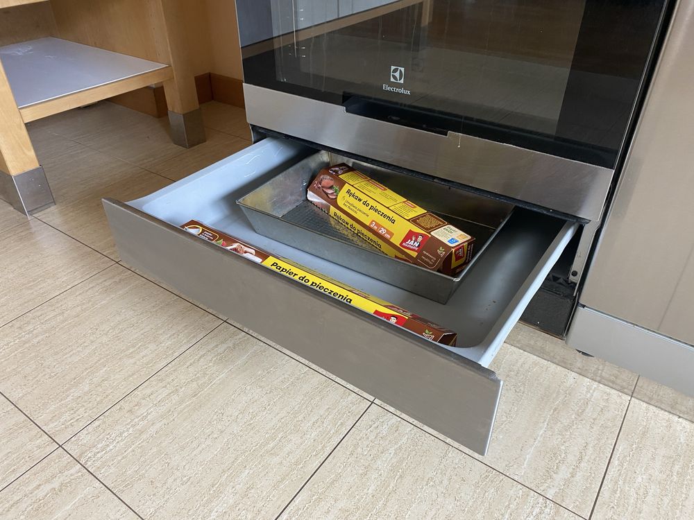 Kuchenka elektryczna Elektrolux EKC6150AOX
