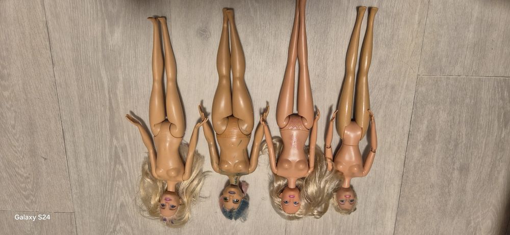 3€ todas
2.5€ cada boneca.
Nao faço envio