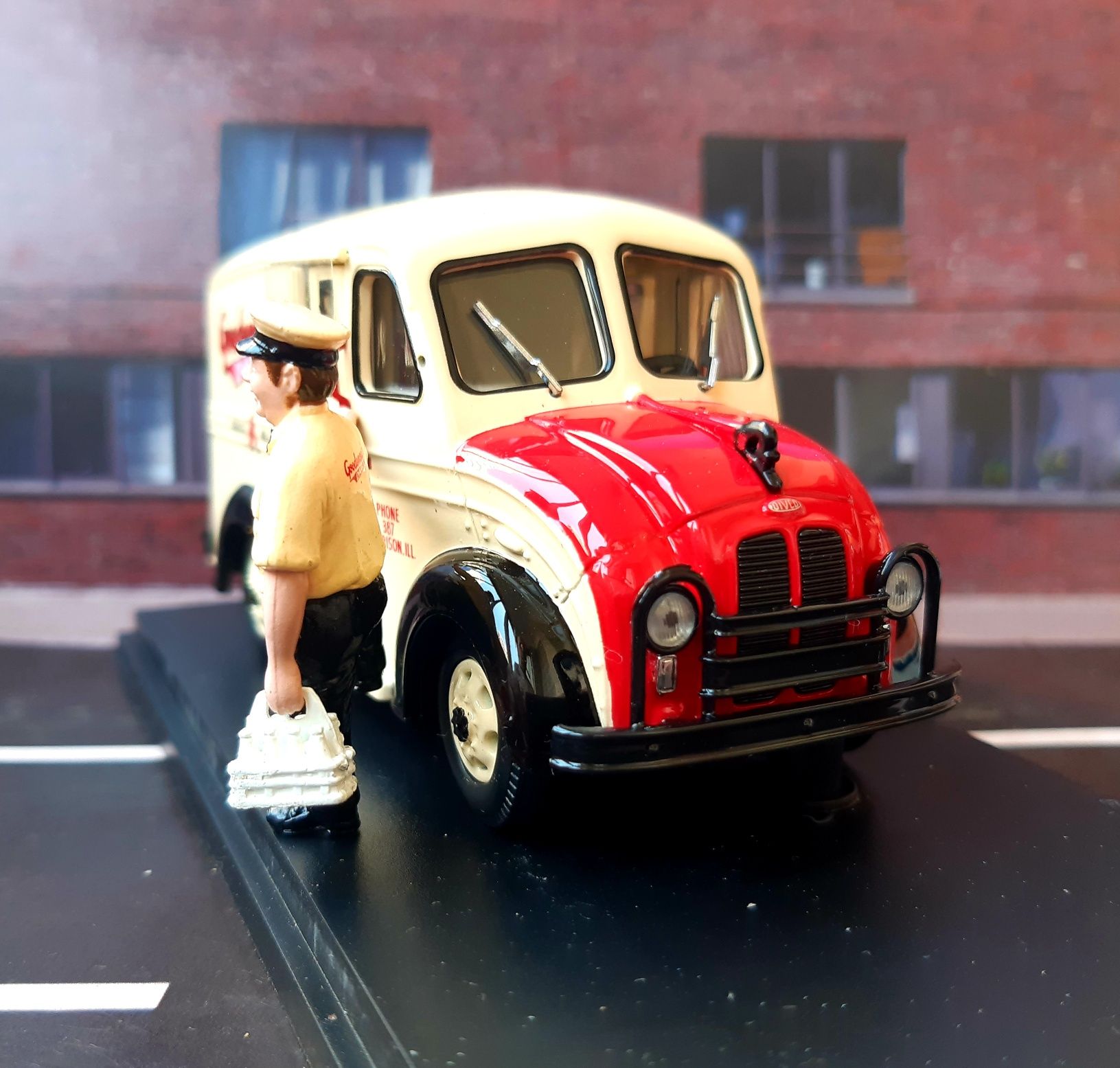 Divco Delivery truck American Heritage Models 1/43